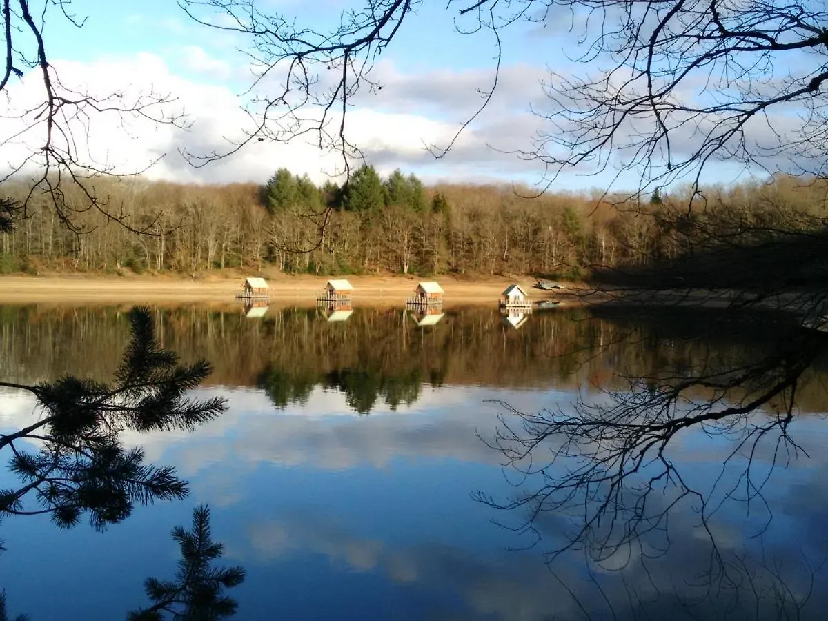 Les Chalets Flottants Des Planquettes Villa Saint-Etienne-Cantales