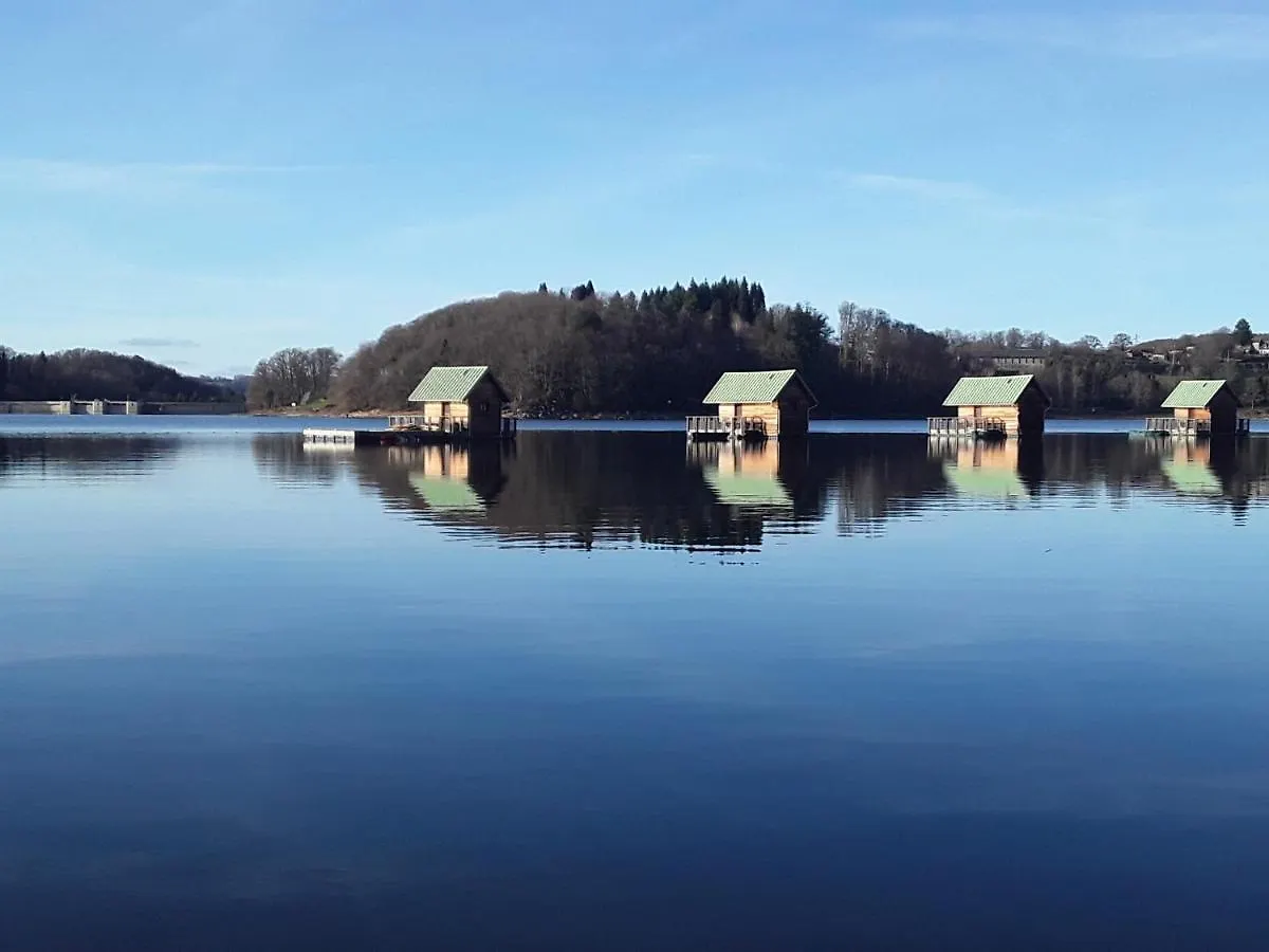 Les Chalets Flottants Des Planquettes Villa Saint-Etienne-Cantales France